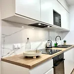 Golden Luxury 3-bedroom In Warszawa