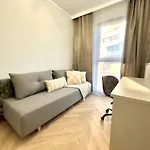 Golden Luxury 3-bedroom In Warszawa