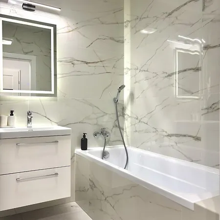 Golden Luxury 3-bedroom In