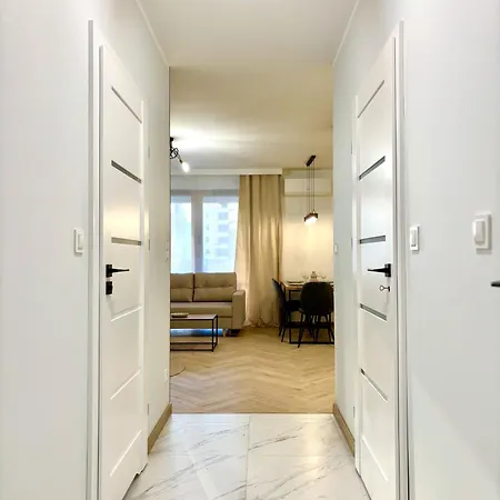 Golden Luxury 3-bedroom In Apartment