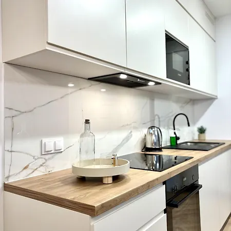Golden Luxury 3-bedroom In Varşova