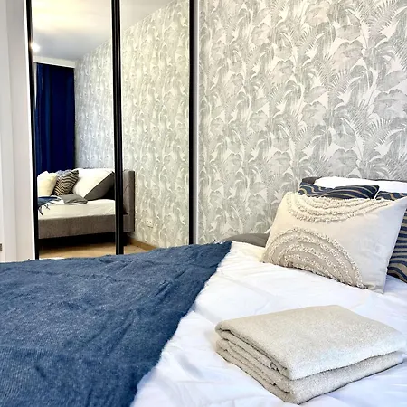 Golden Luxury 3-bedroom In *