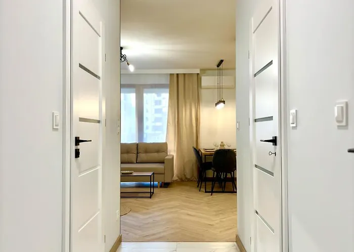 Golden Luxury 3-bedroom In Apartment