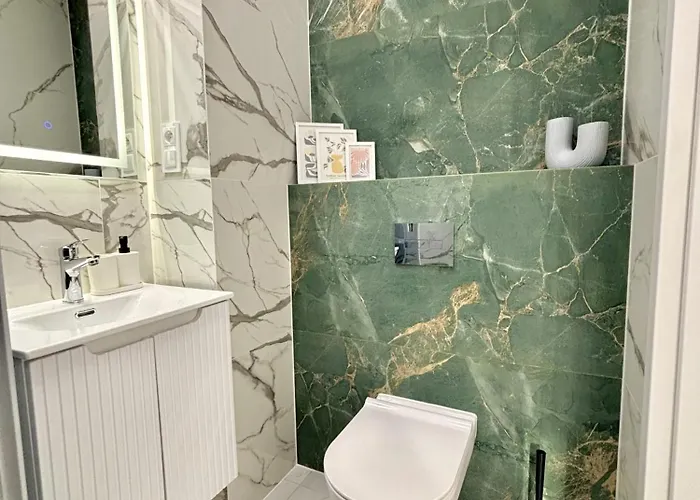 Golden Luxury 3-bedroom In Warszawa