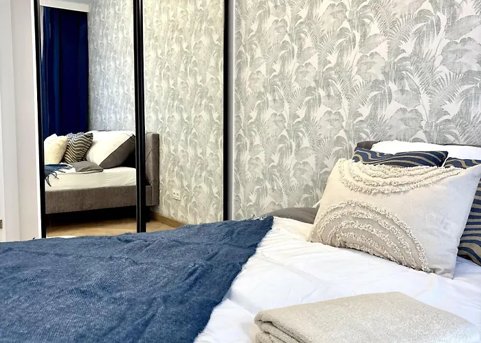 Golden Luxury 3-bedroom In *