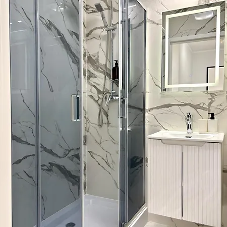 Golden Luxury 3-bedroom In 아파트 *