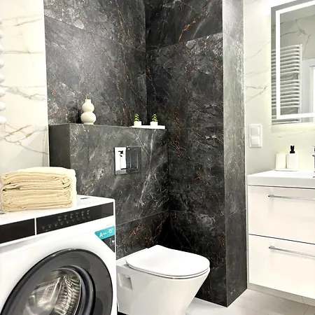 Golden Luxury 3-bedroom In *