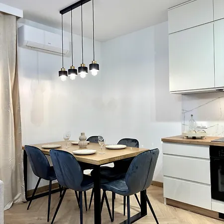 Golden Luxury 3-bedroom In 바르샤바