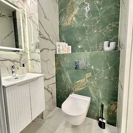 Golden Luxury 3-bedroom In Варшава