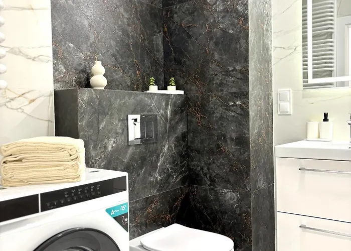 Golden Luxury 3-bedroom In *