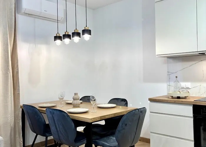 Golden Luxury 3-bedroom In وارسو